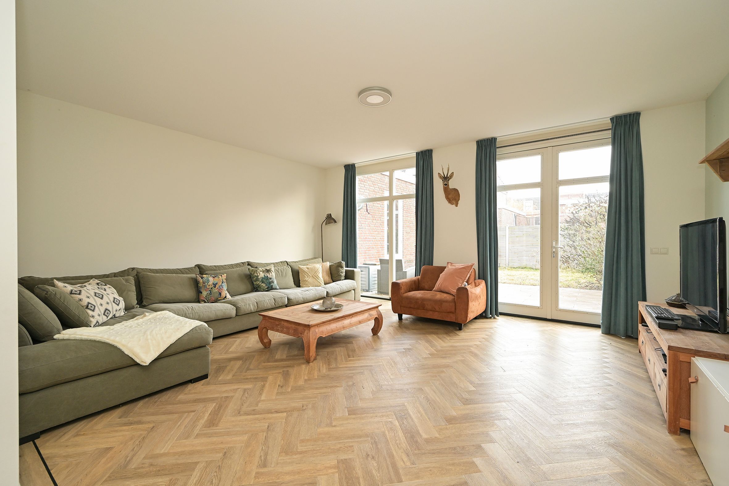 George Seferislaan 5 Photo Blur 1