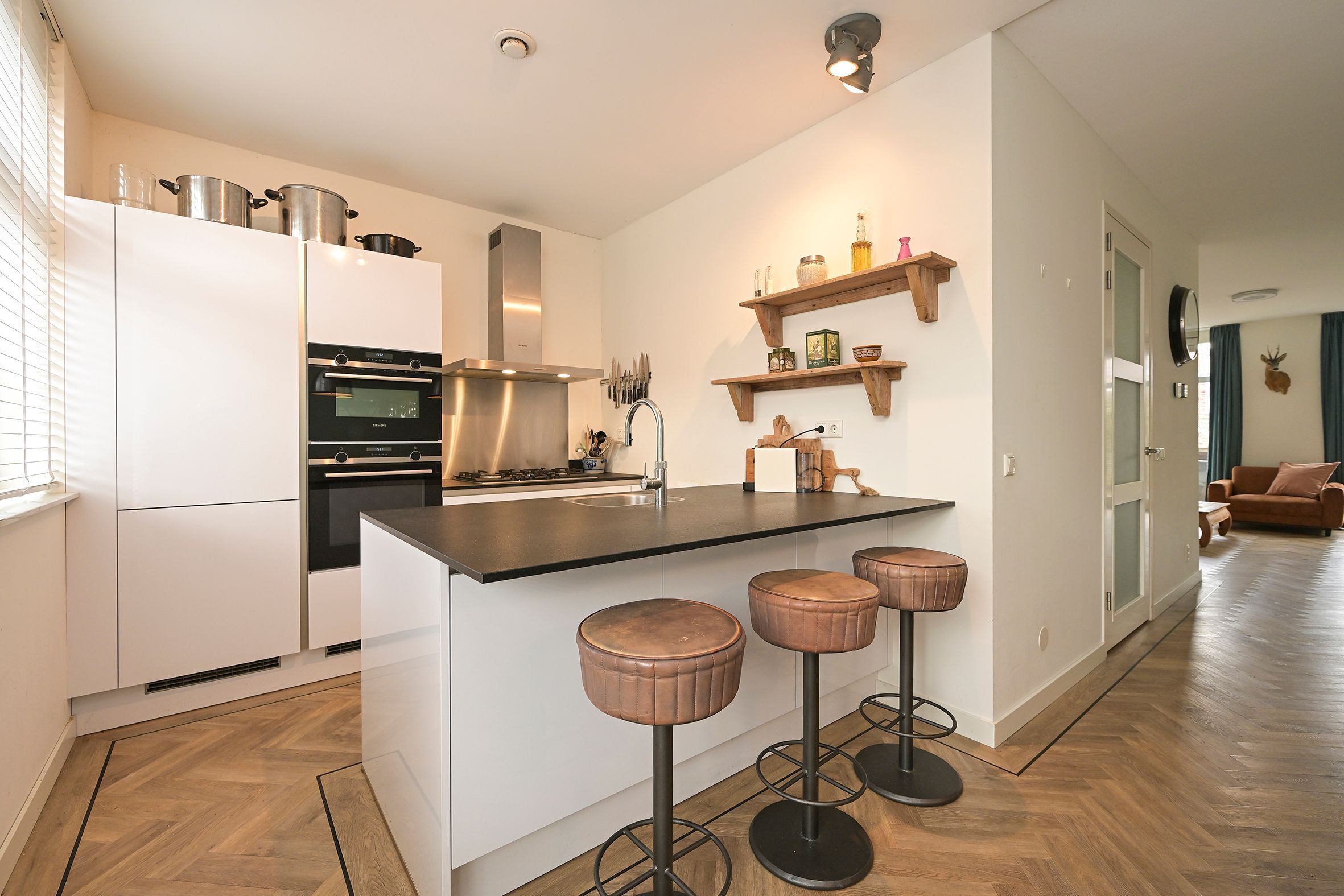 George Seferislaan 5 Photo Blur 7