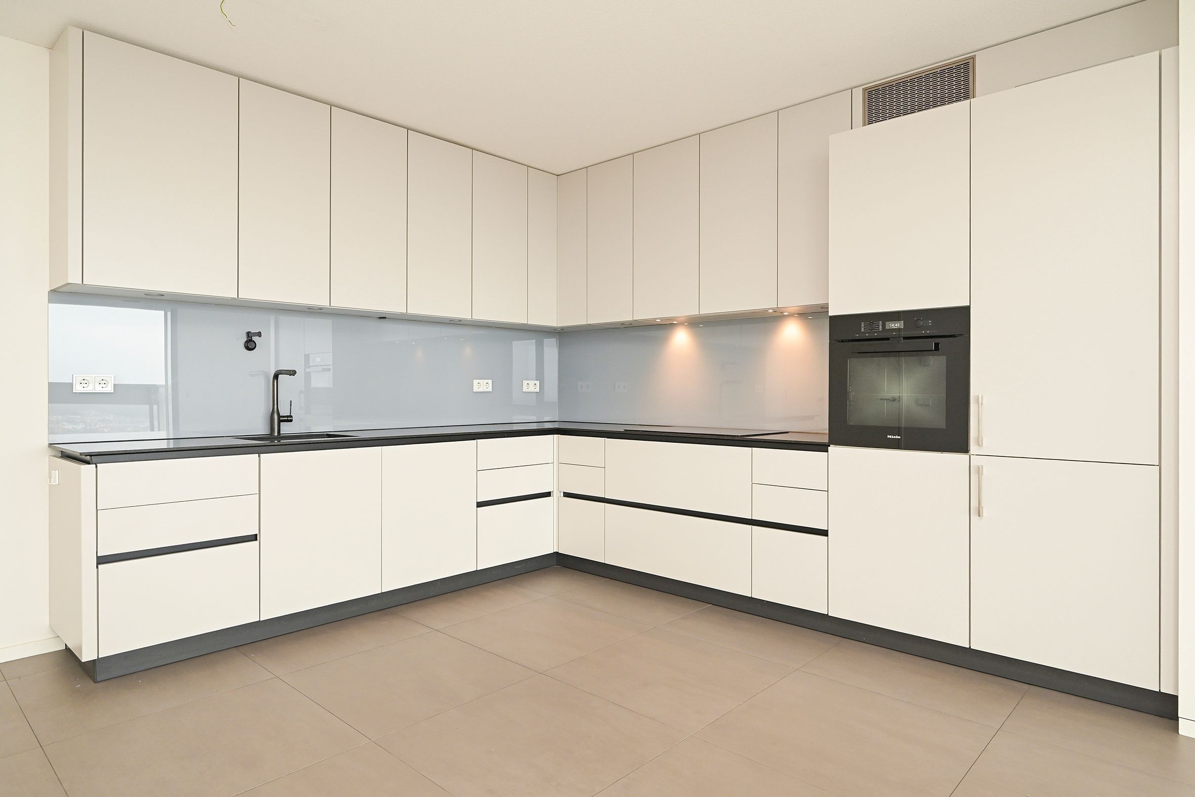 Anna van Buerenplein 214 Photo Blur 5