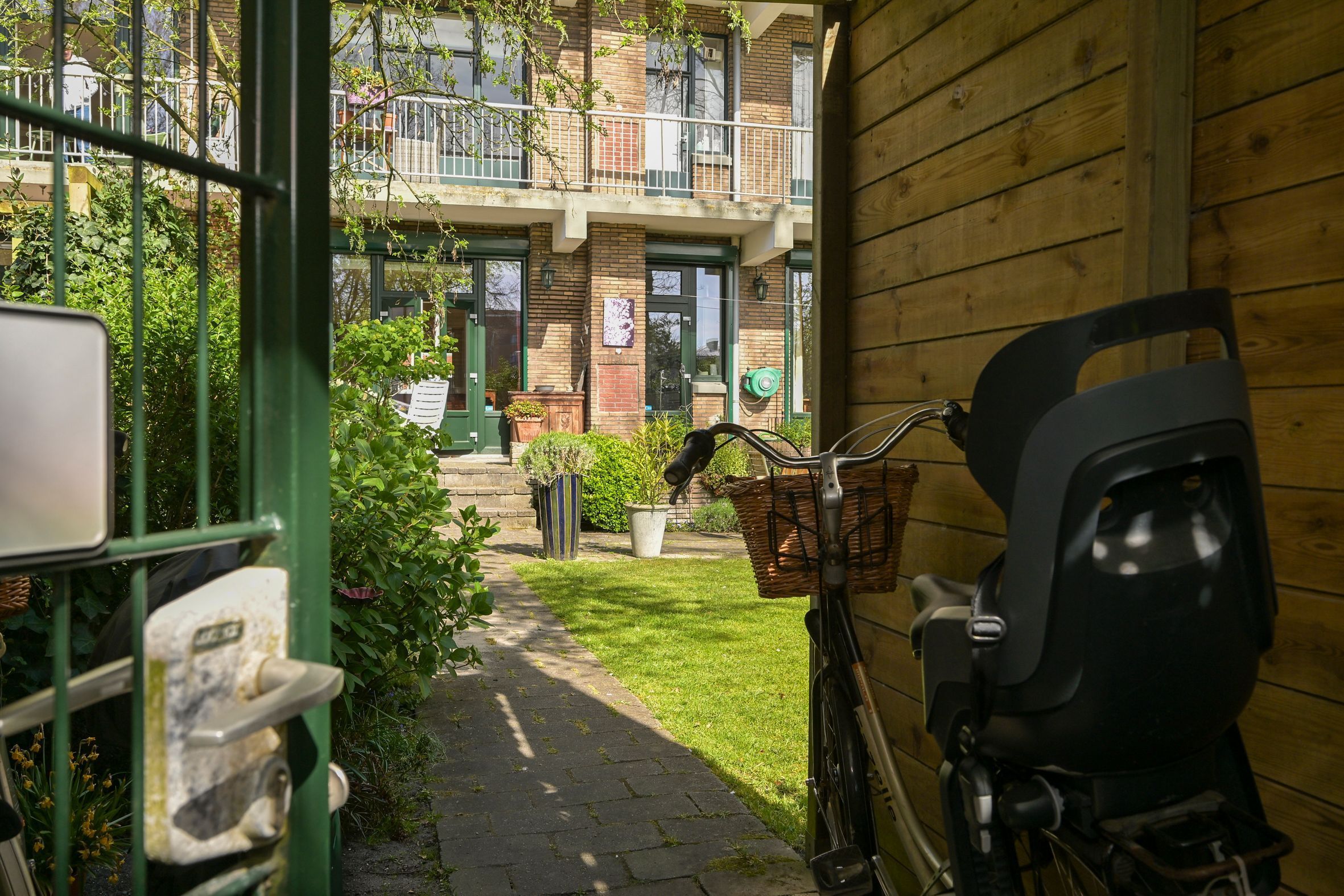 Van Alkemadelaan 646 Photo Blur 27