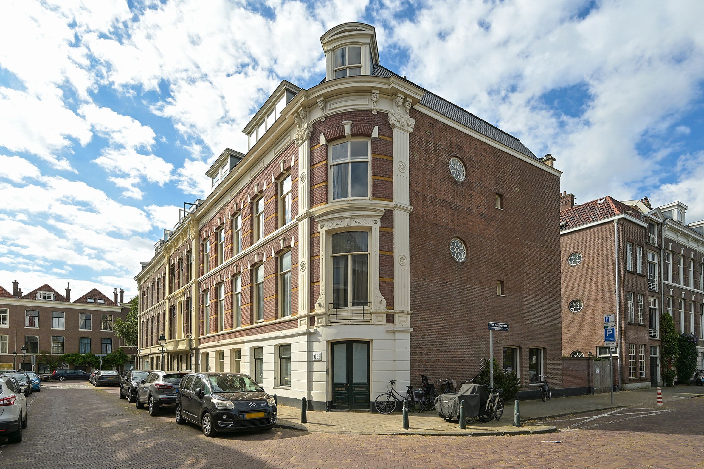 Van de Spiegelstraat 8-D Photo Blur 0