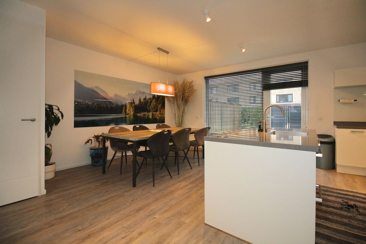 Virginia Gaaipad 9 Photo Blur 10