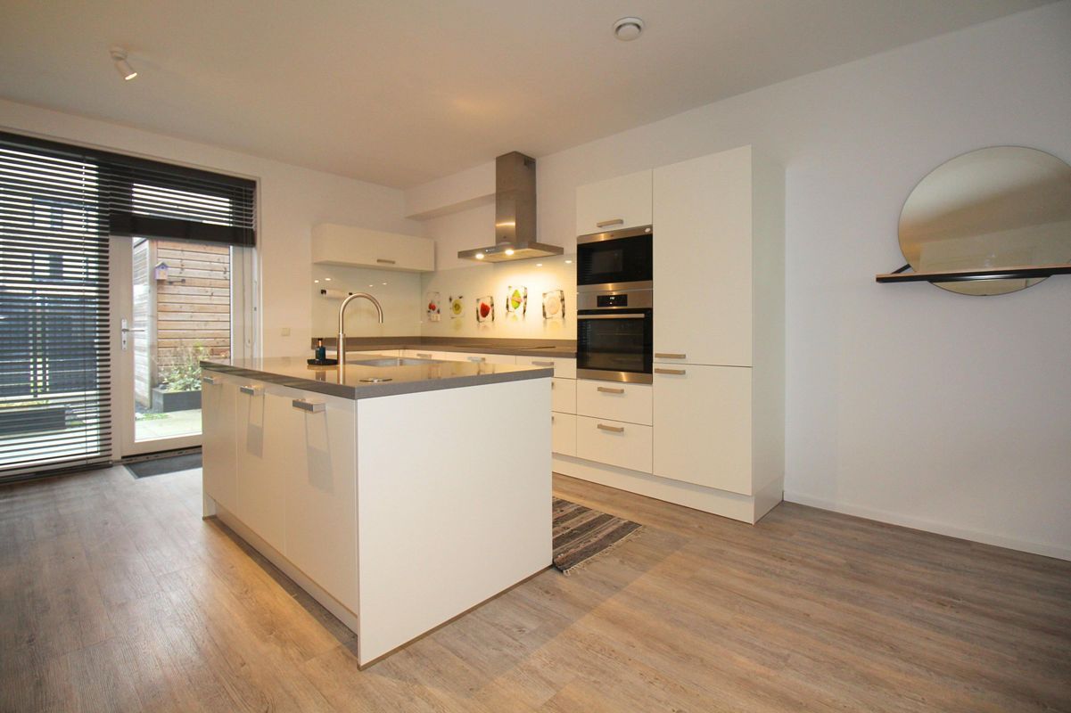 Virginia Gaaipad 9 Photo Blur 5