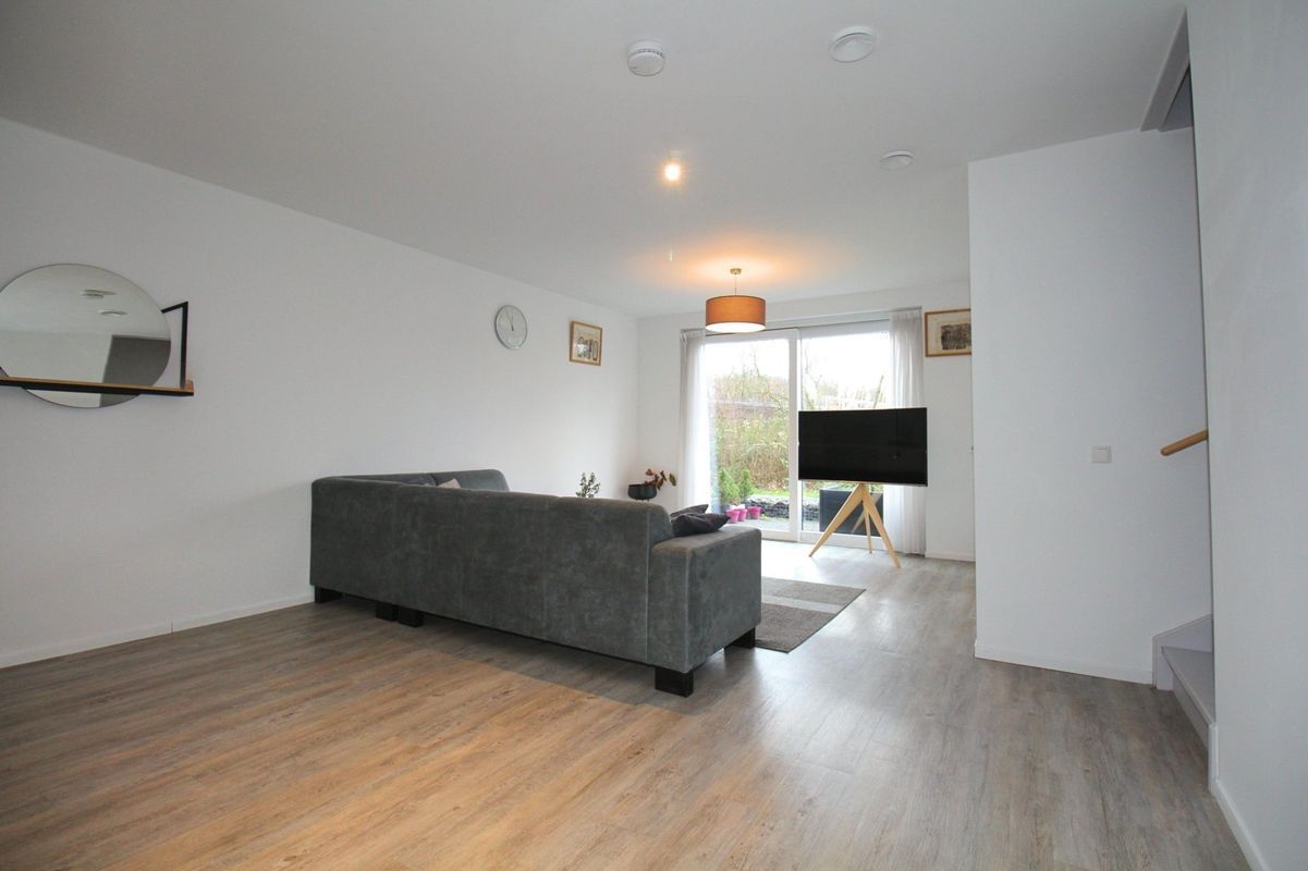 Virginia Gaaipad 9 Photo Blur 4