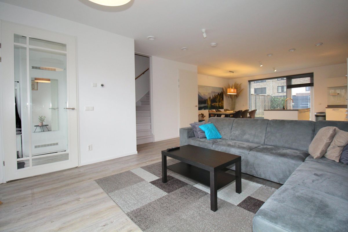 Virginia Gaaipad 9 Photo Blur 1