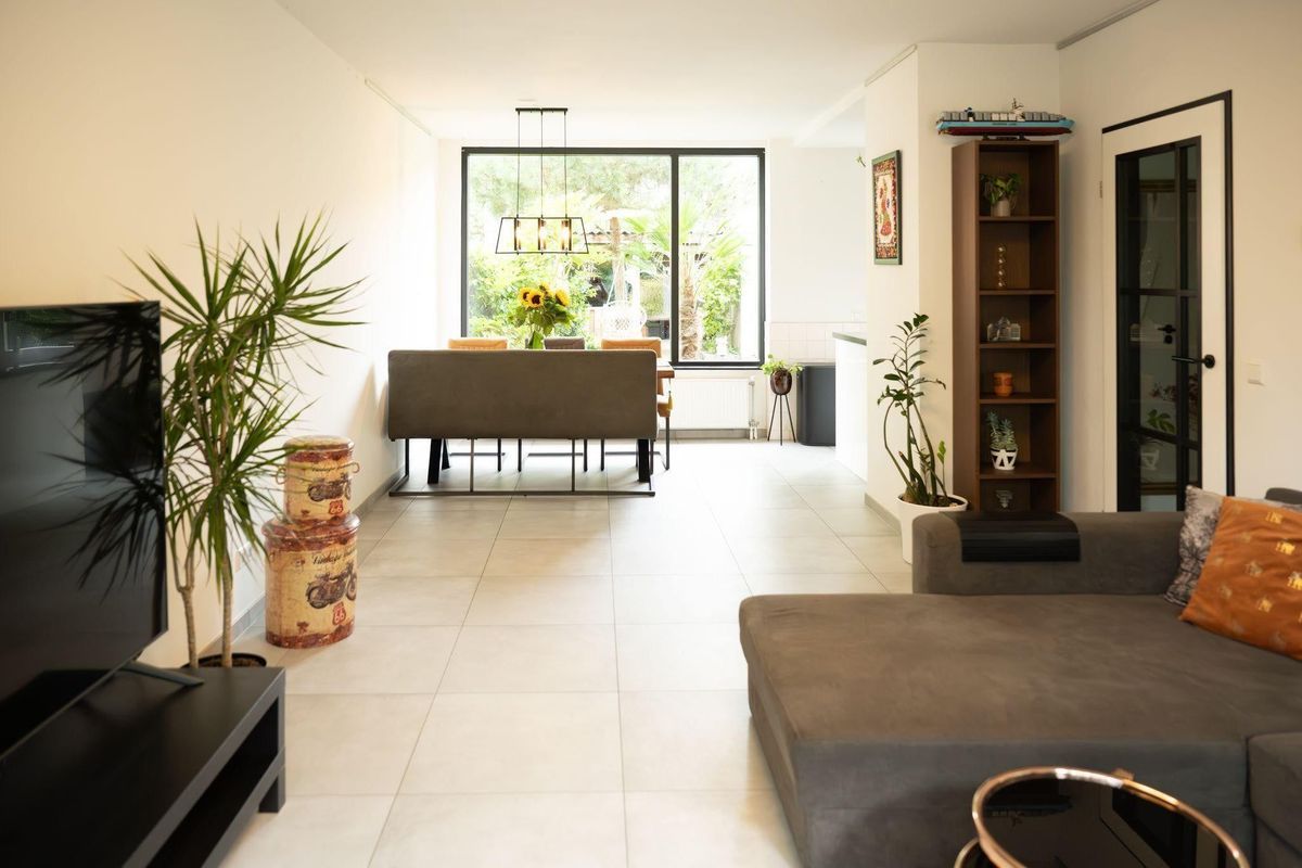 Roestmos 28 Photo Blur 3