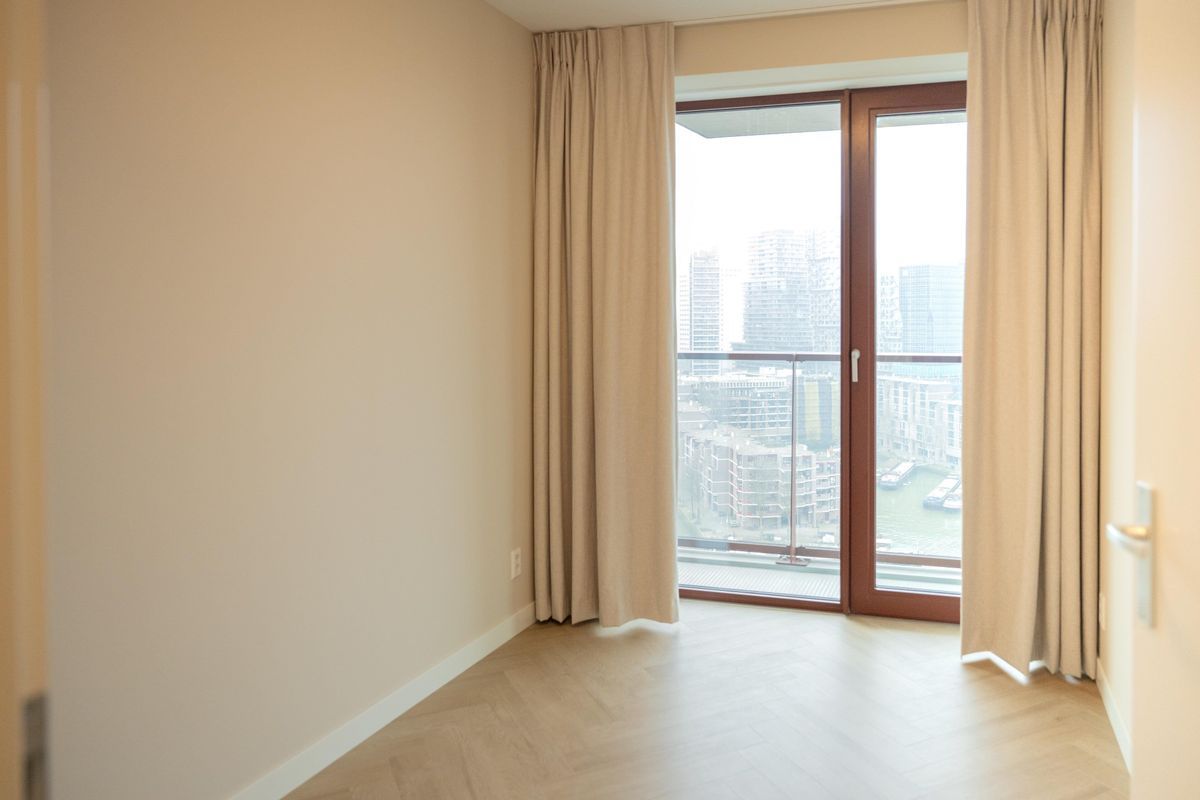 Baan 34-F16 Photo Blur 10