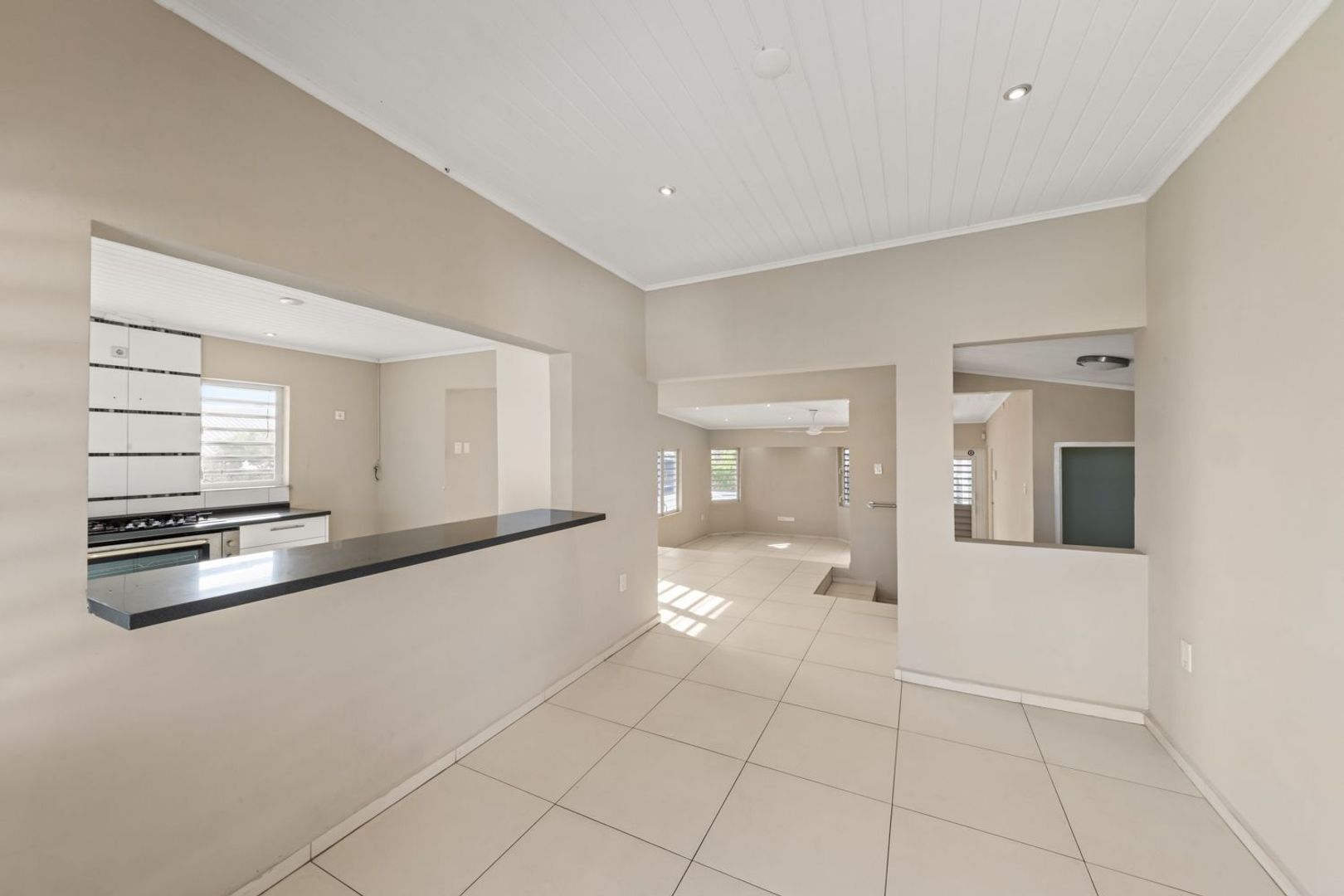 5-bedroom freehold house in Jan Thiel — photo 12 of 30