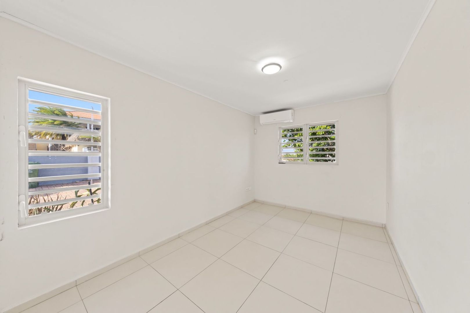 5-bedroom freehold house in Jan Thiel — photo 24 of 30