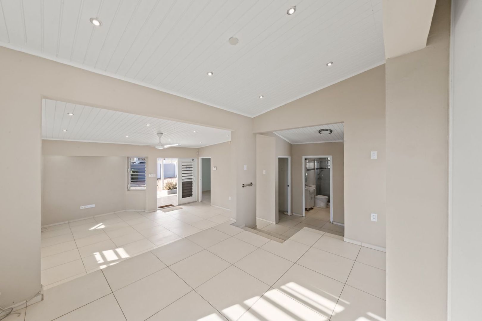 5-bedroom freehold house in Jan Thiel — photo 17 of 30