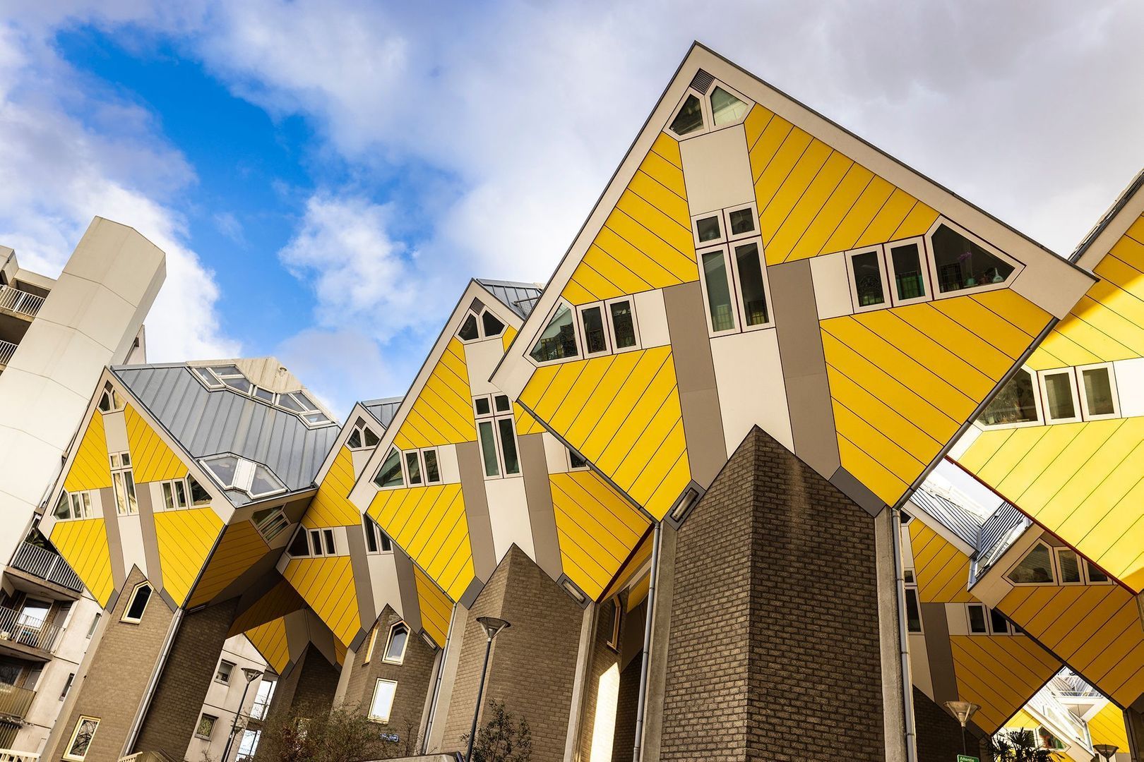 Overblaak 105 Cube House image 1