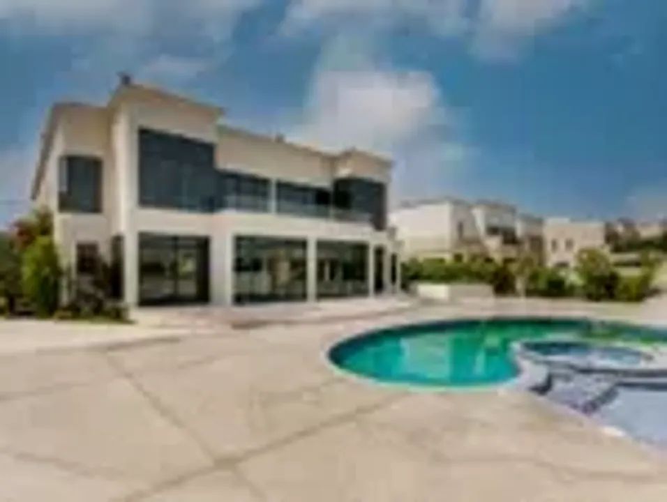 Emirates Hills image thumbs 1