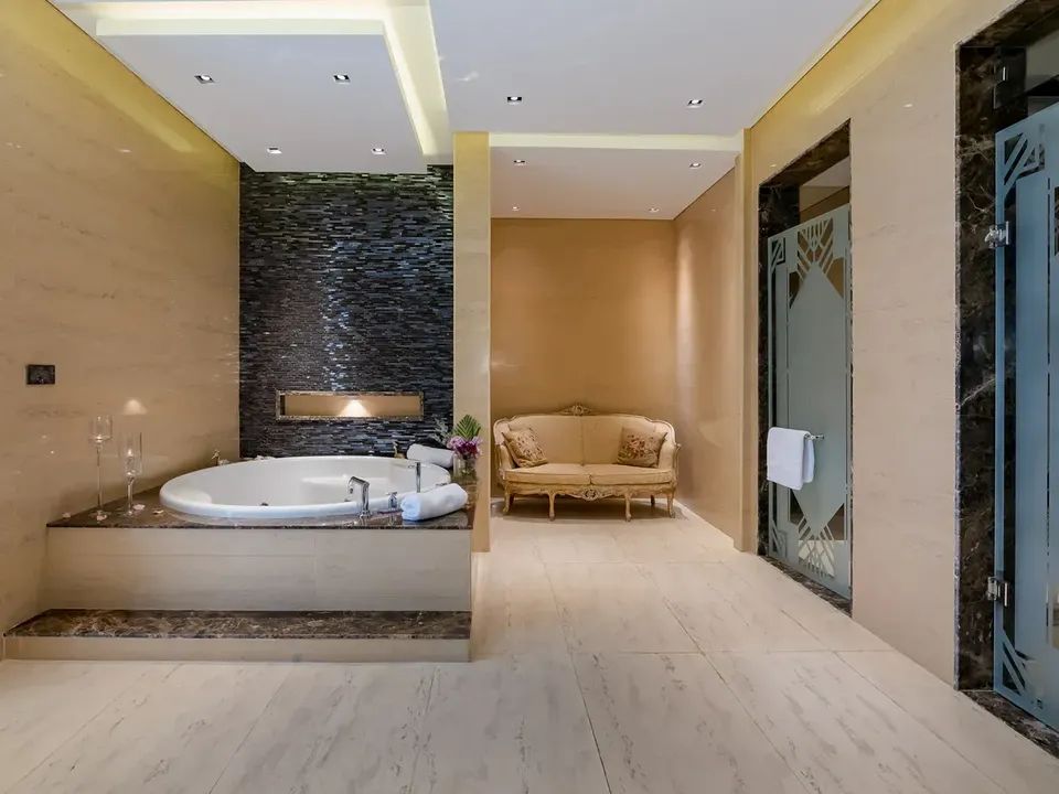 Emirates Hills image thumbs 1