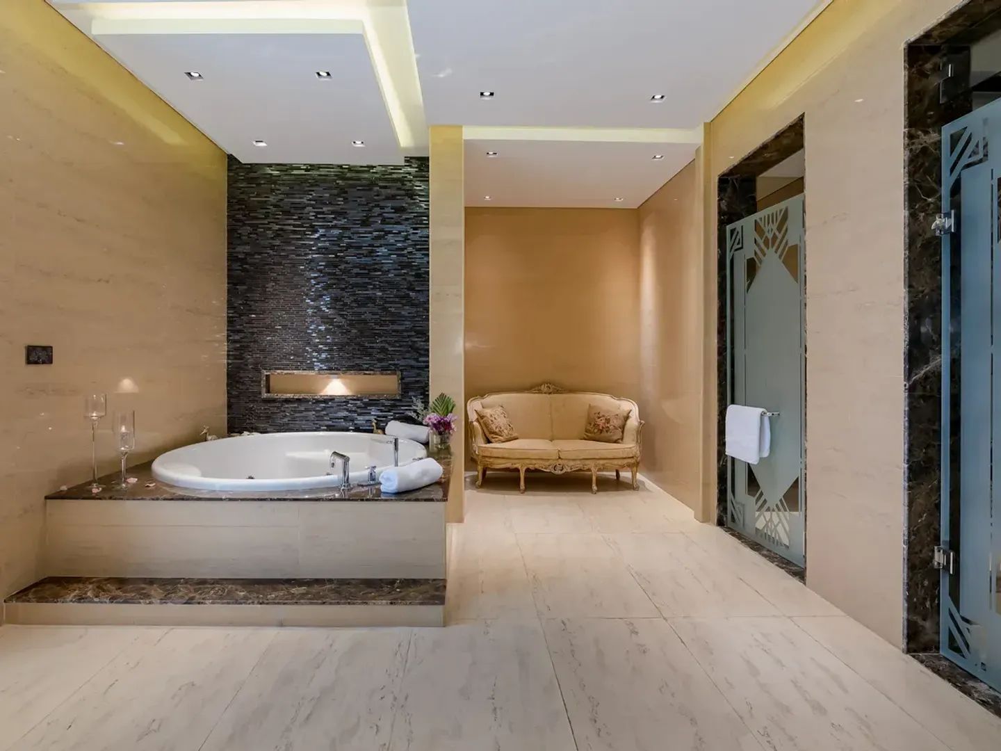 Emirates Hills image 1