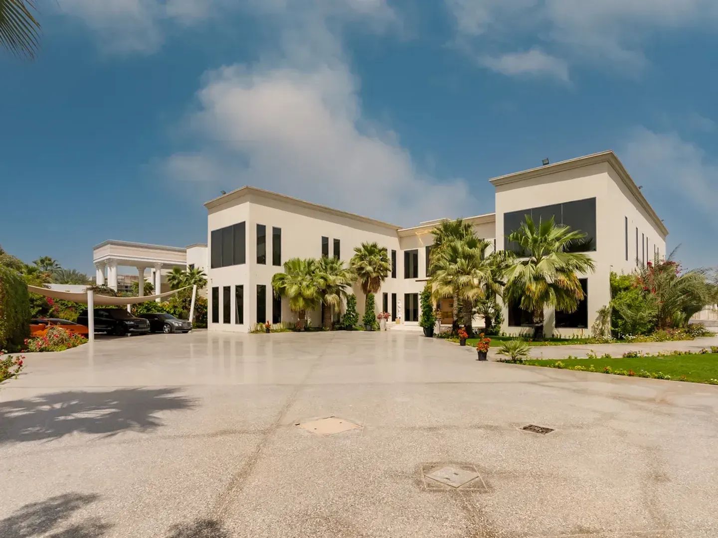 Emirates Hills image 1