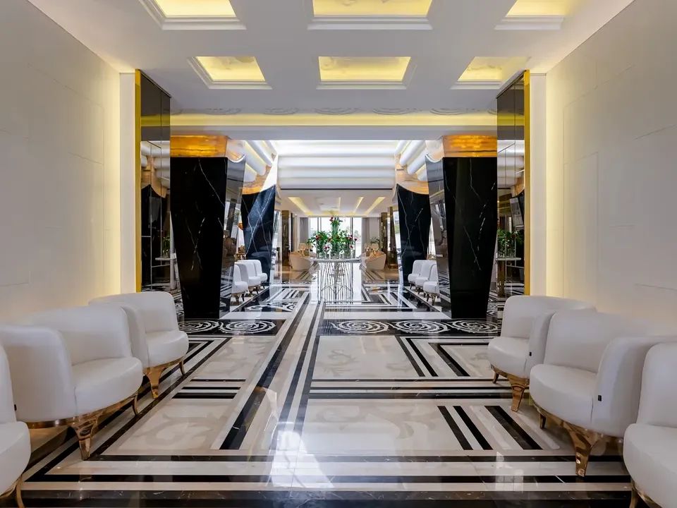 Emirates Hills image thumbs 1