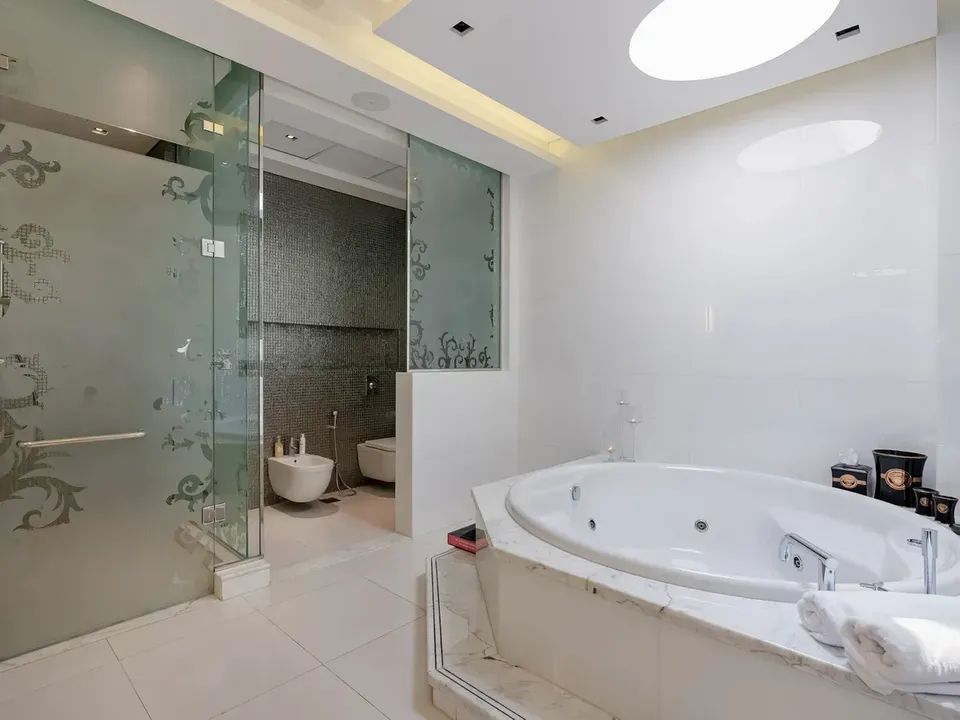 Emirates Hills image thumbs 1