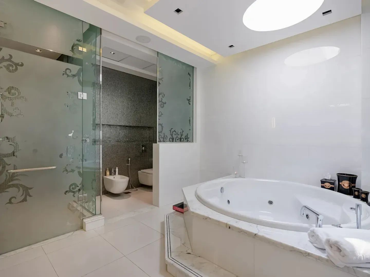 Emirates Hills image 1