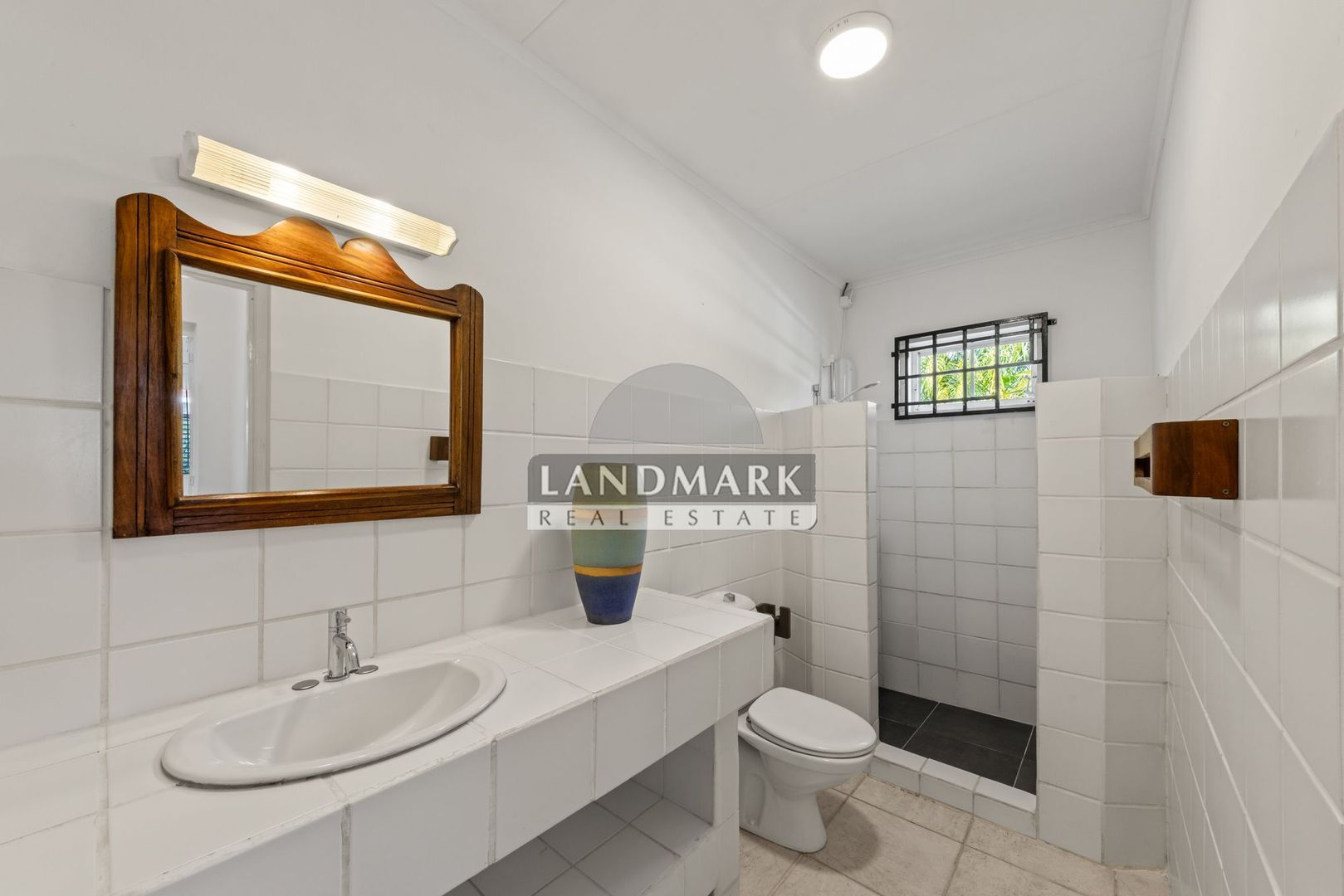 Kaya John Menge 18, Toni Kunchi foto-8