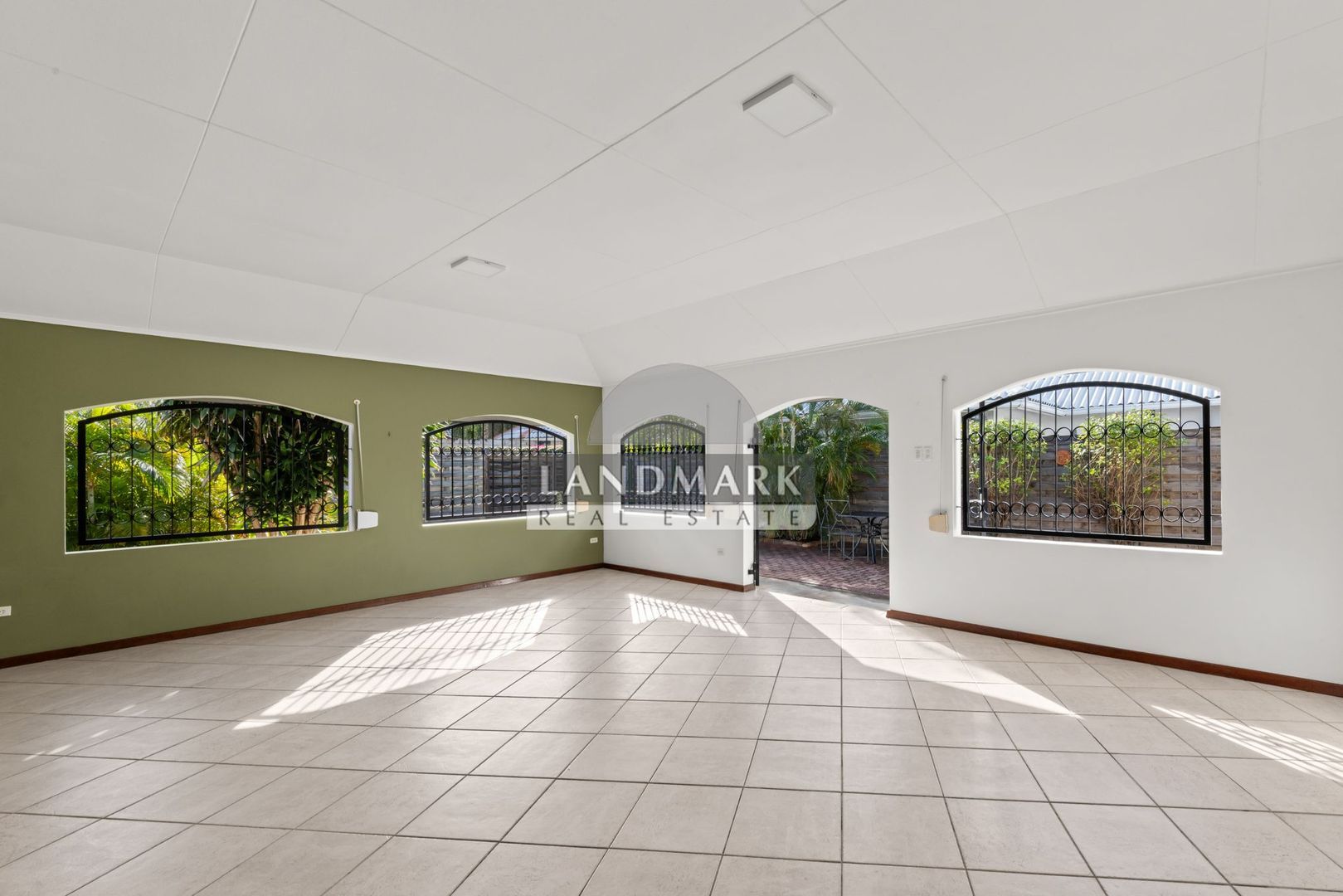 Kaya John Menge 18, Toni Kunchi foto-3