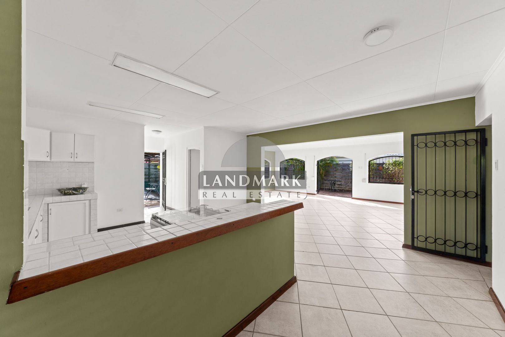 Kaya John Menge 18, Toni Kunchi foto-1