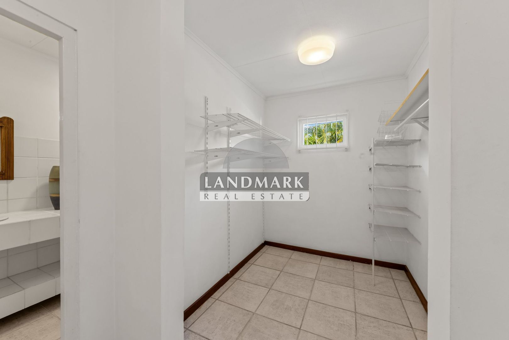 Kaya John Menge 18, Toni Kunchi foto-7