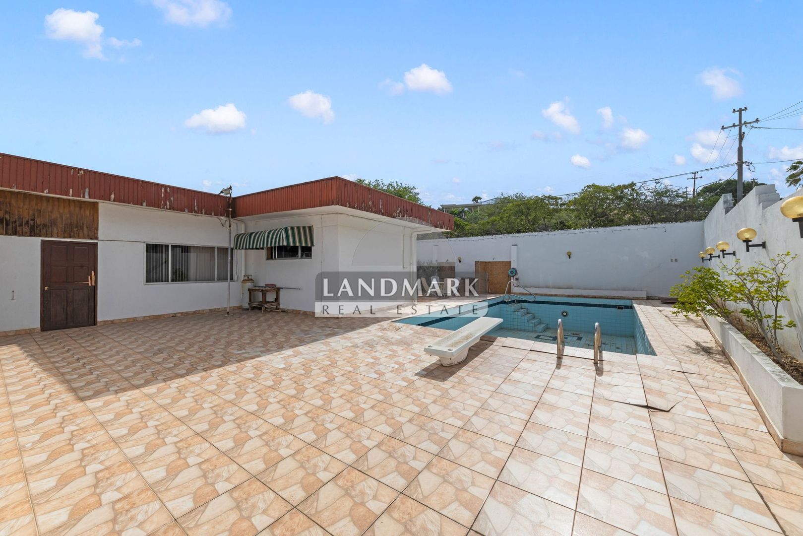 Kamminda Lora 8, Francia foto-15