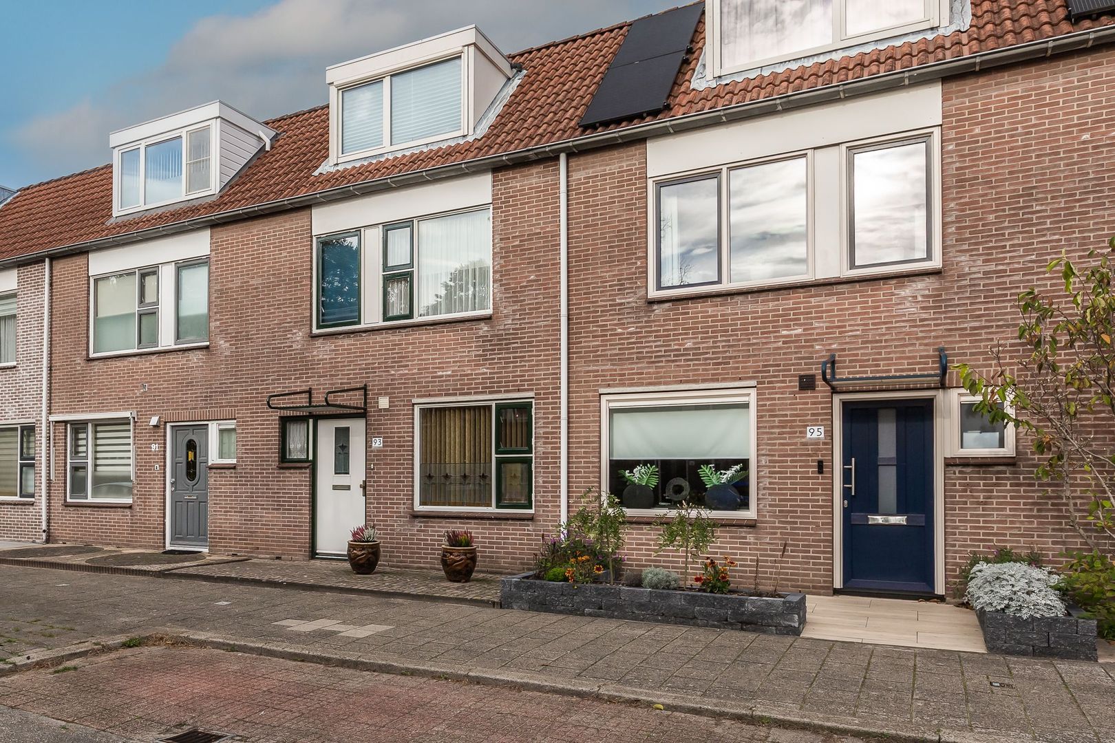 Zadelmaker 93, Alphen aan den Rijn foto-0 blur