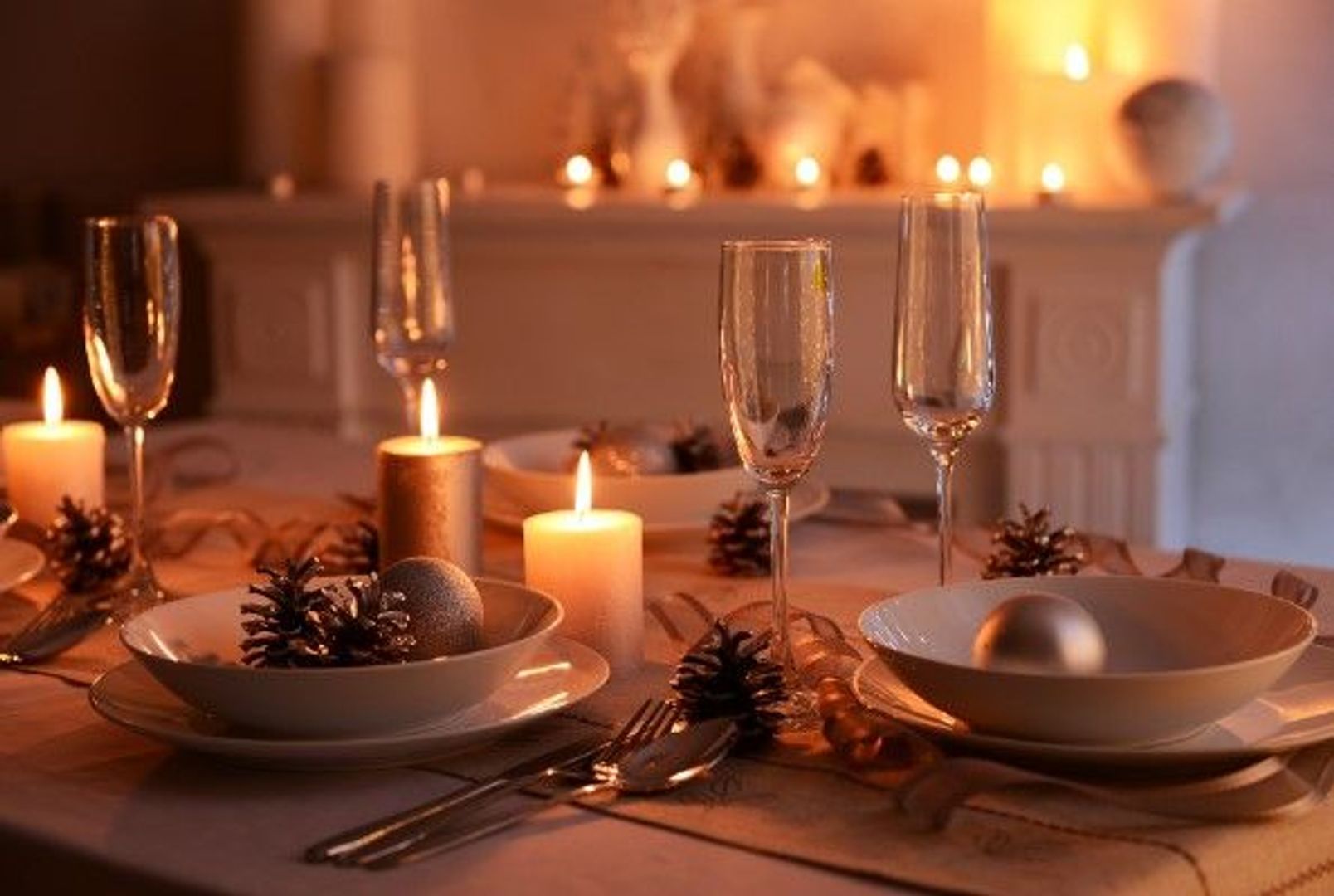 DE KERSTTAFEL DEKKEN: ZO DOET U DAT
