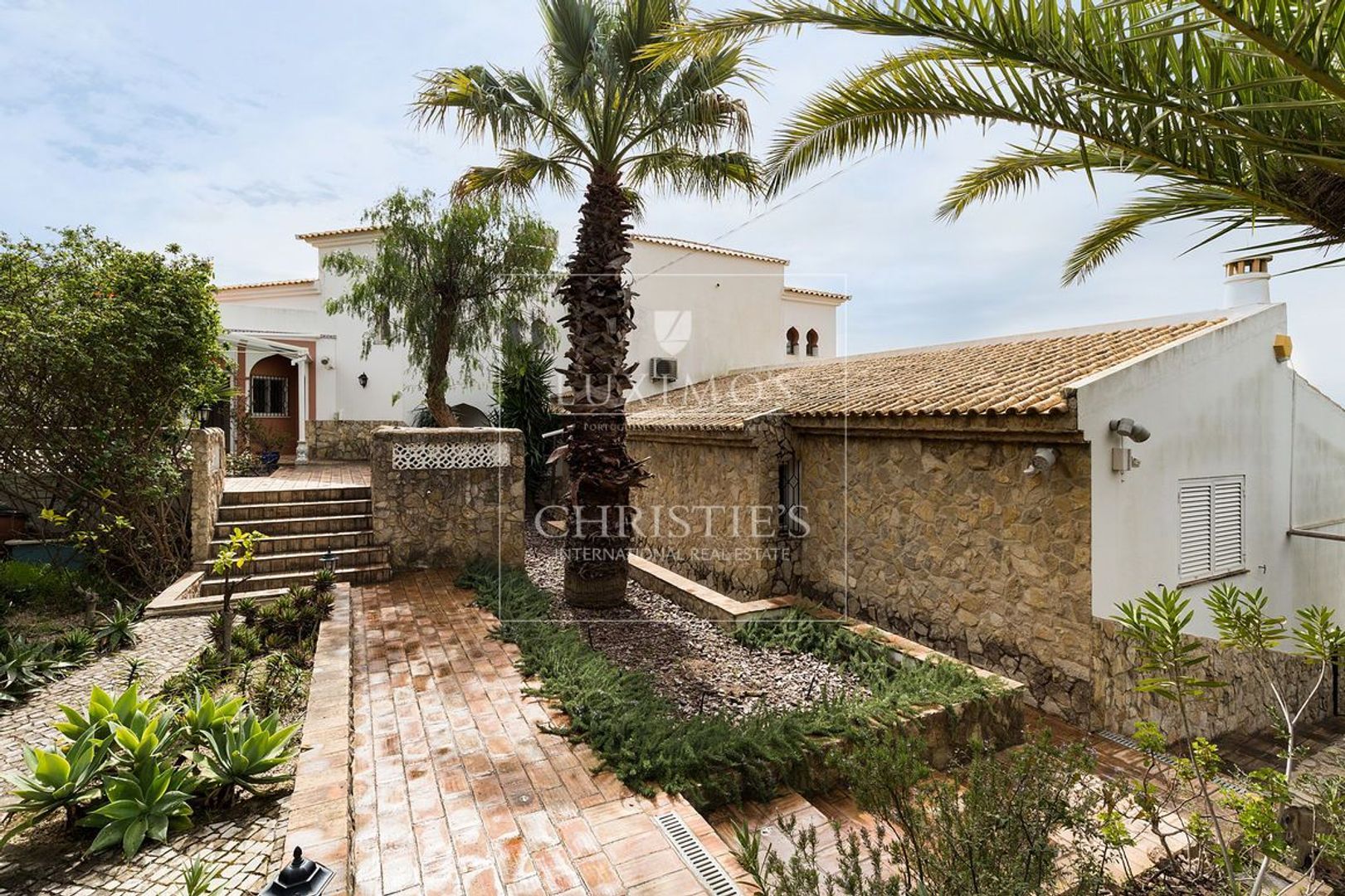 Santa Barbara de Nexe image 1