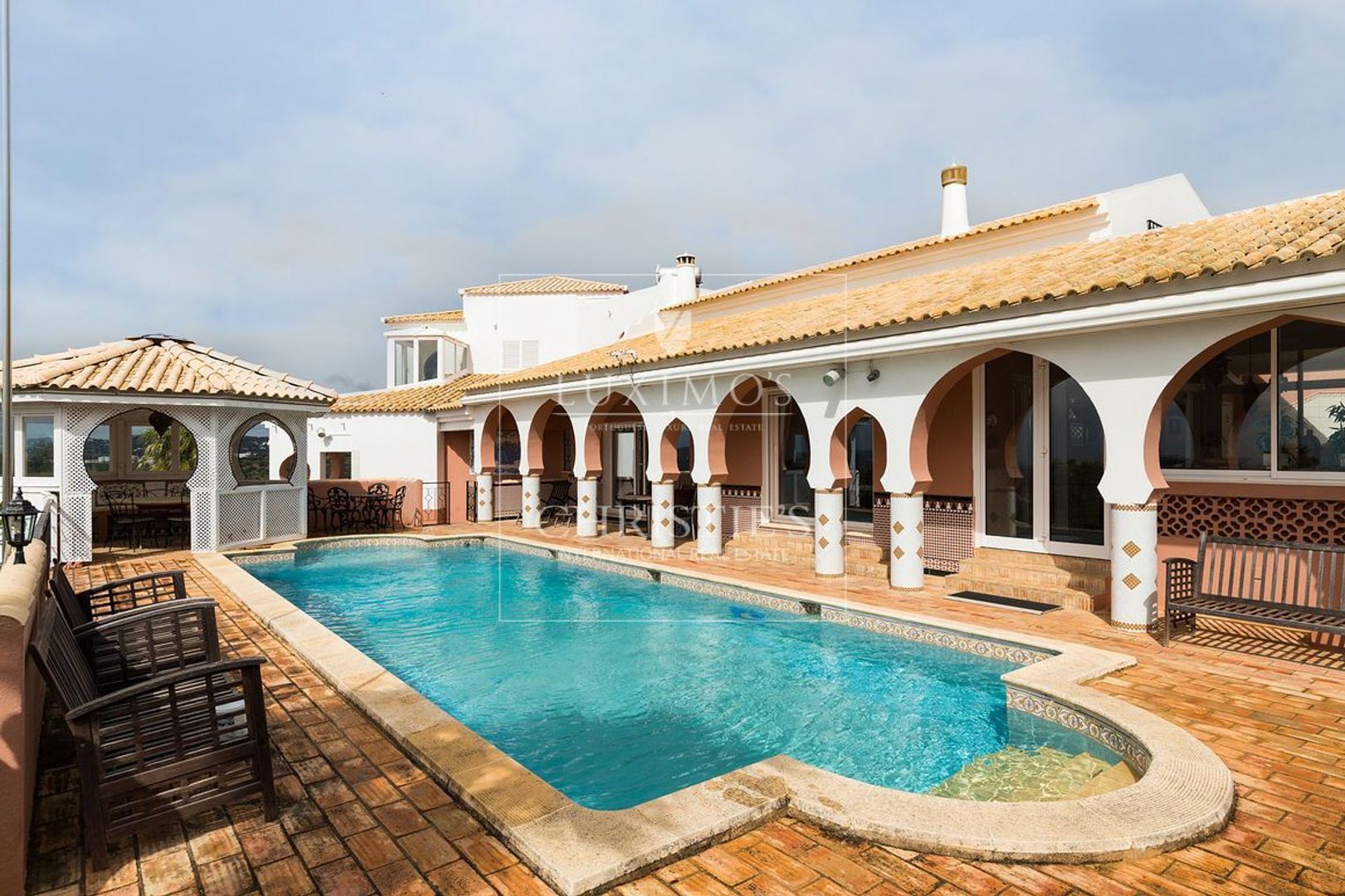 Santa Barbara de Nexe image 1