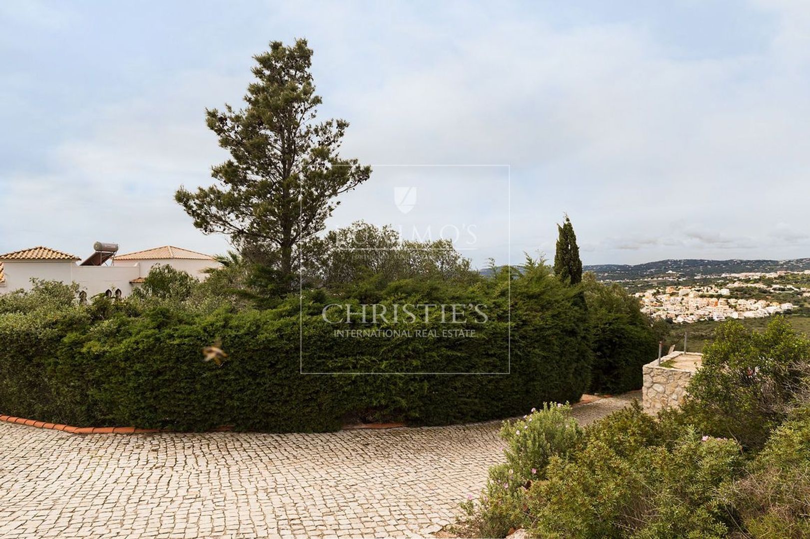 Santa Barbara de Nexe image 1