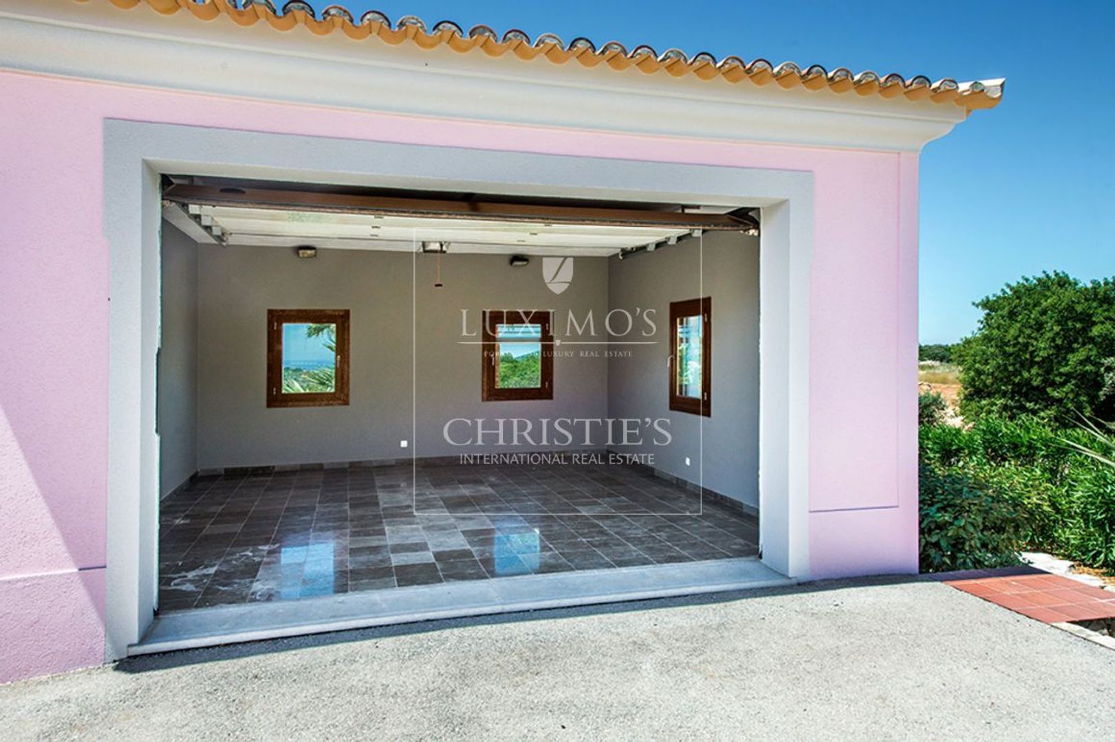 Santa Barbara de Nexe image 1