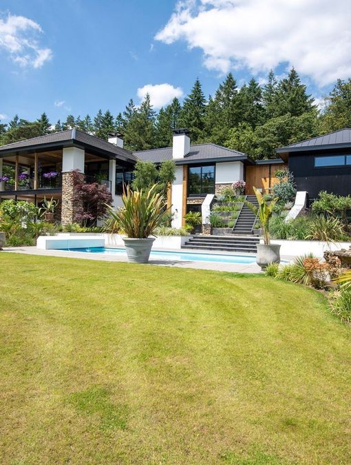  For sale | Almost un-Dutch design villa