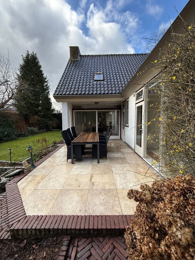 Vrijstaande woning te koop: Beatrixlaan 10, Warmond