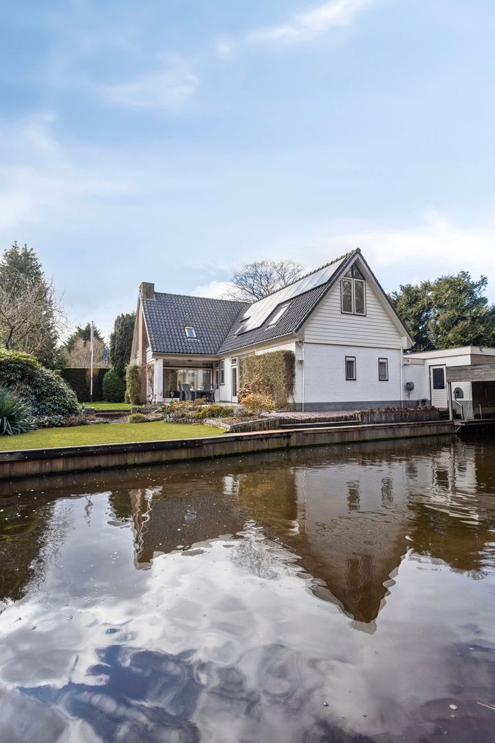 Vrijstaande woning te koop: Beatrixlaan 10, Warmond