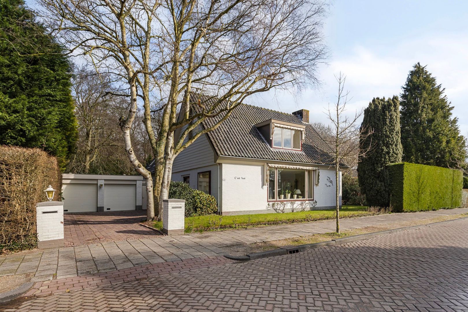 Vrijstaande woning te koop: Beatrixlaan 10, Warmond