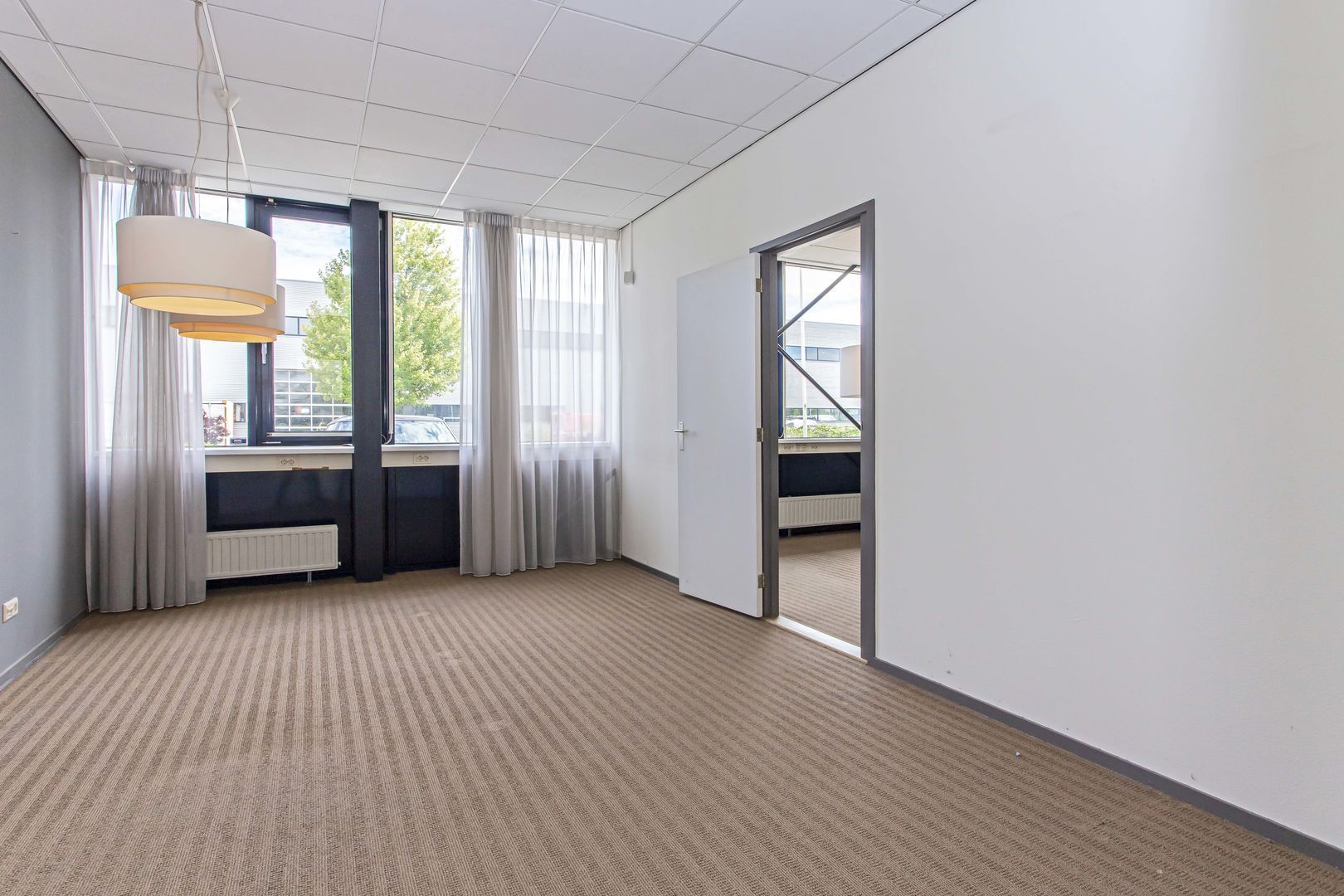 Rhone 32, Den Haag foto-15