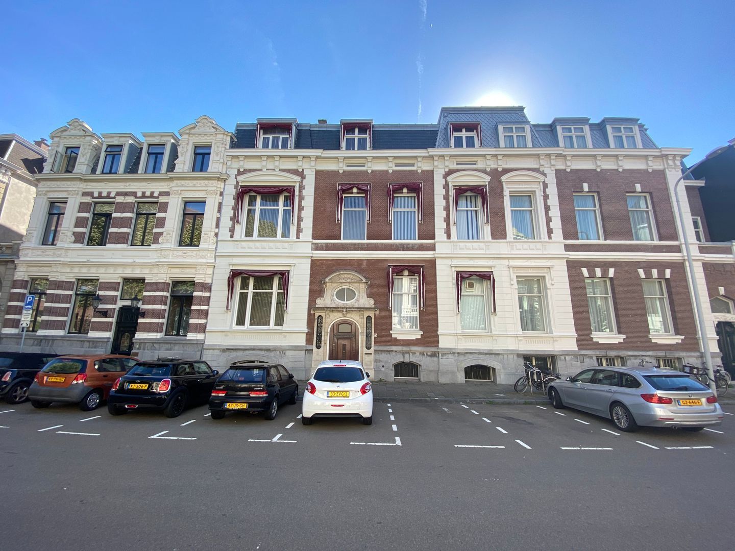 Burgemeester van Karnebeeklaan 15, Den Haag foto-0