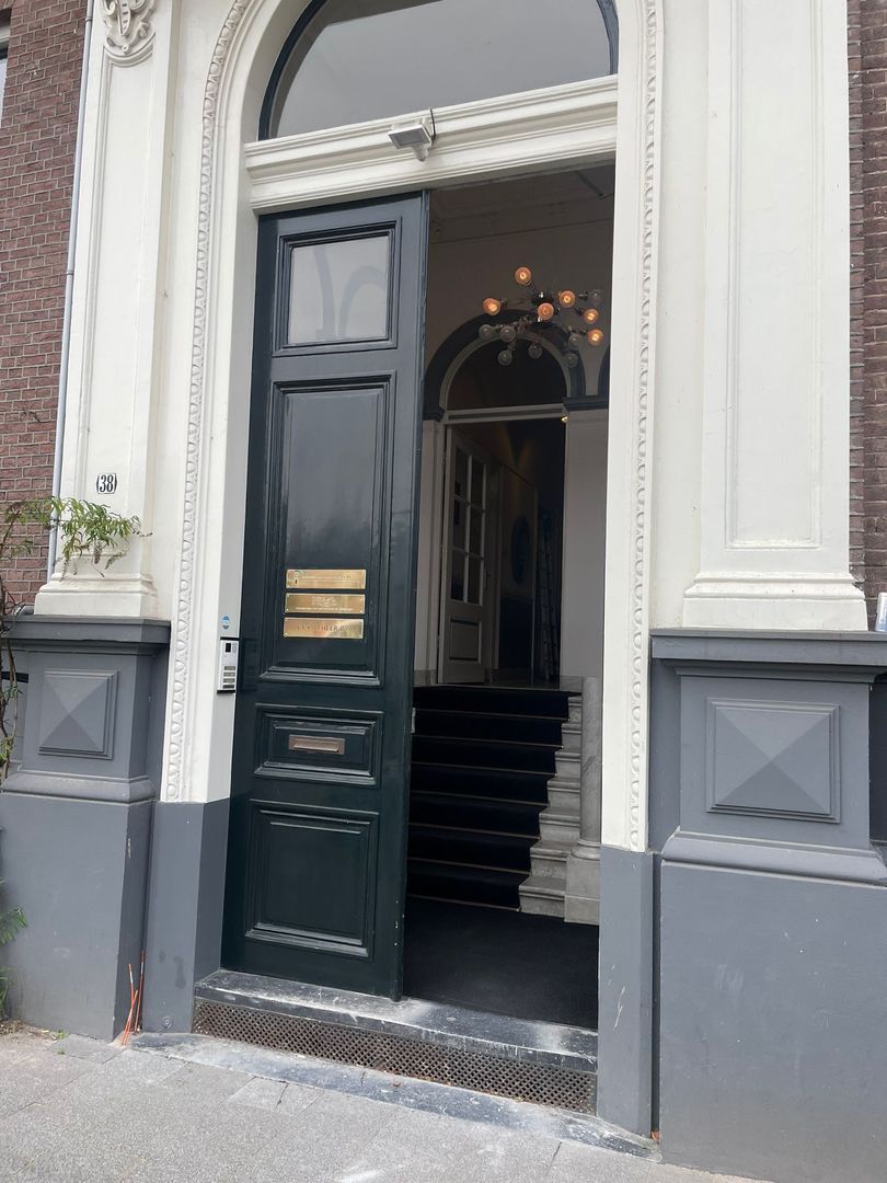 Koninginnegracht 38, 'S-GRAVENHAGE foto-1