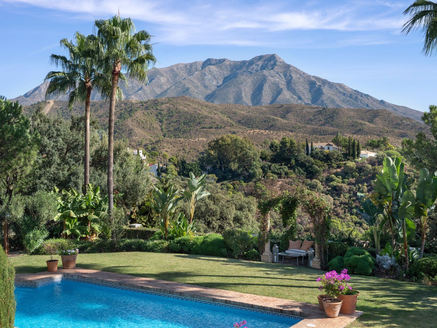 Luxe villa in de hills van Marbella image 1
