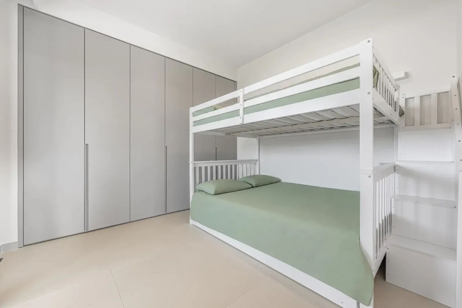 Elegant ground floor apartment image 1