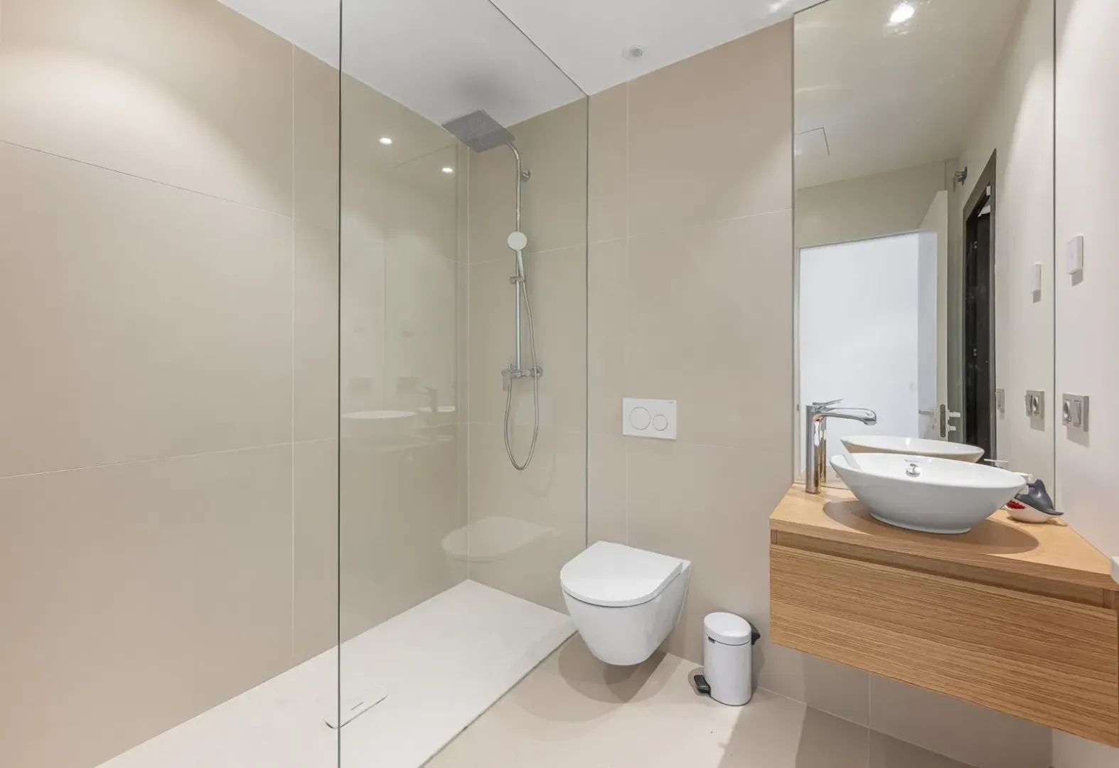 Elegant ground floor apartment image 1