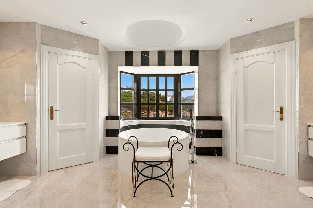 Private Estate Benahavis image thumbs 1
