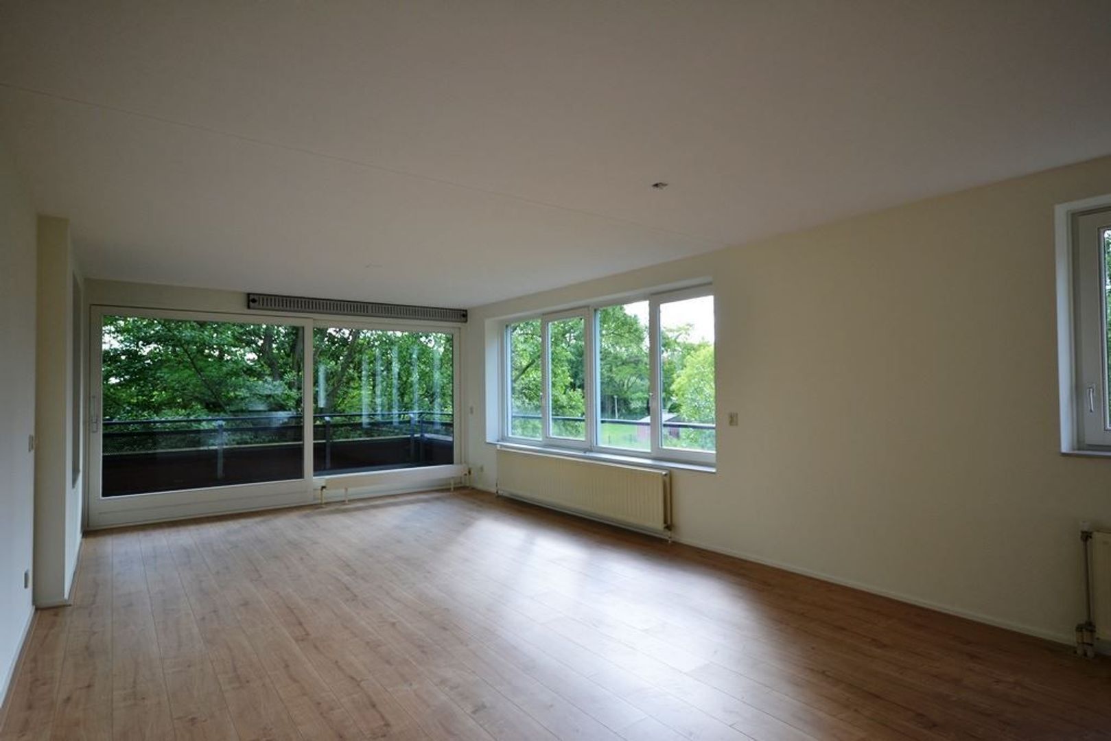 Finnenburg, Den Haag foto-0 blur