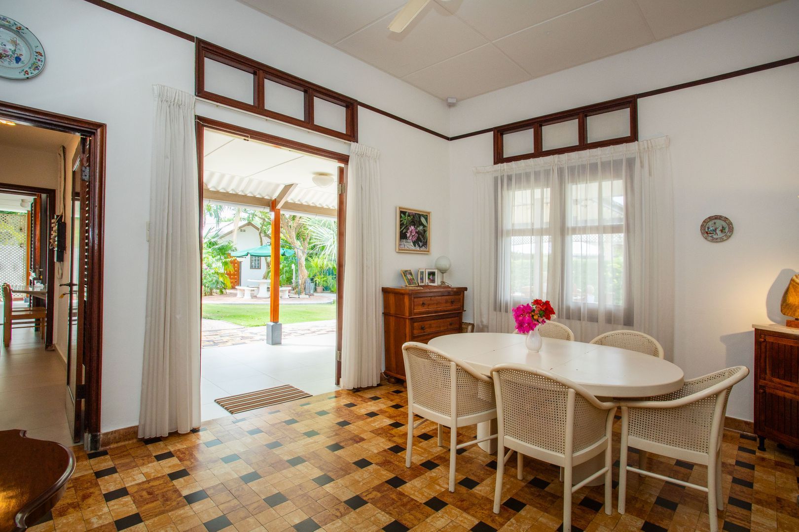 Bernhardlaan 7, Emmastad foto-4