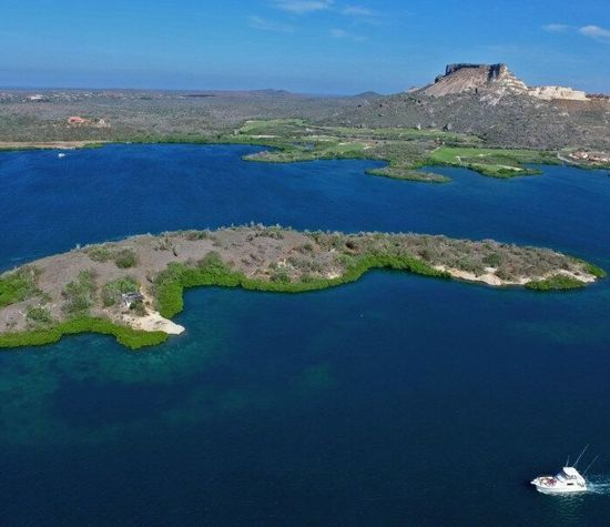 Island 'Isla Di Yerba', Jan Sofat
