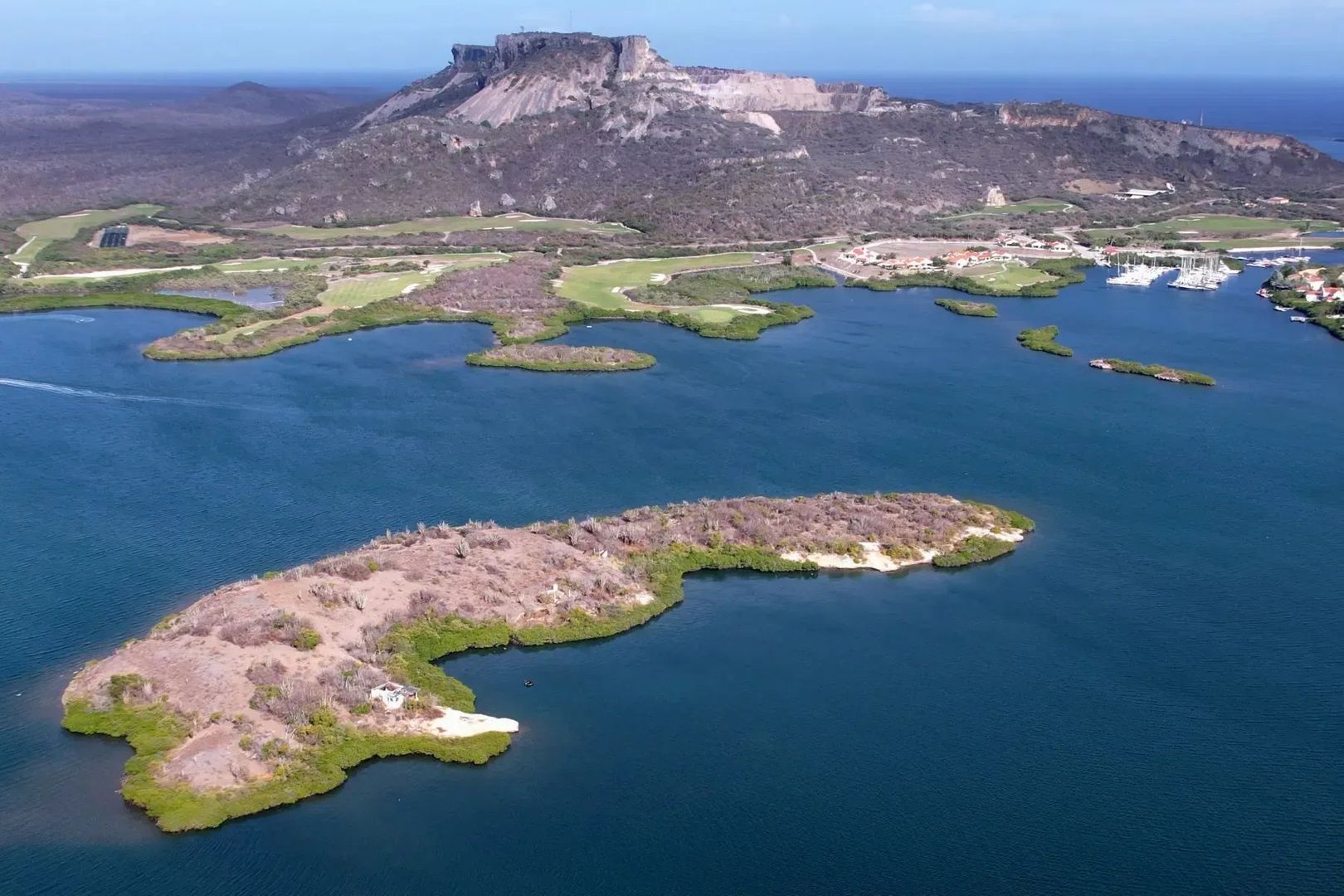 Island 'Isla Di Yerba', Jan Sofat foto-8