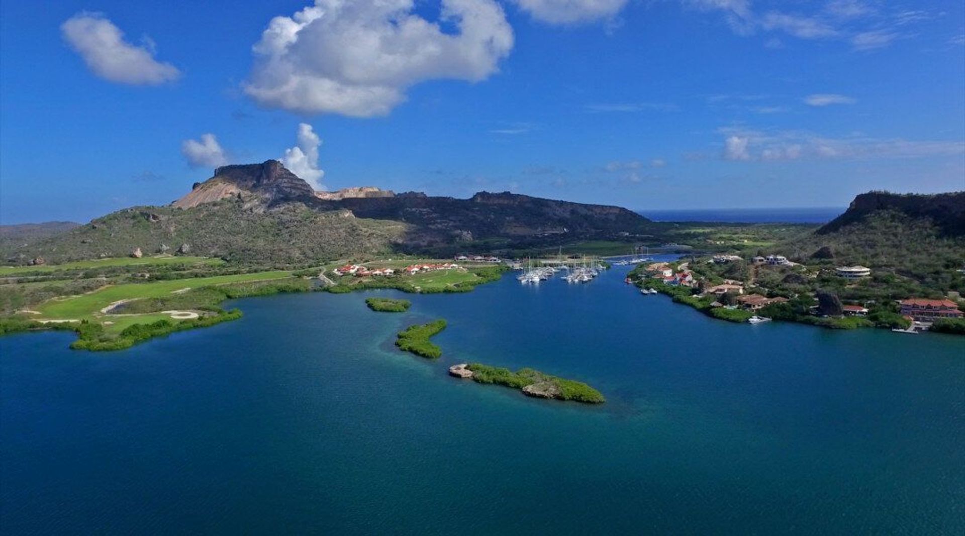 Island 'Isla Di Yerba', Jan Sofat foto-1