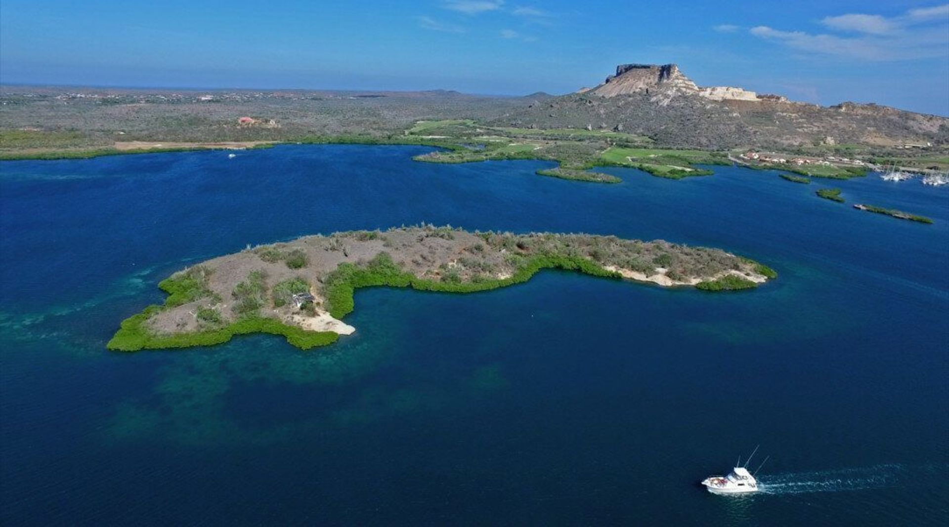 Island 'Isla Di Yerba', Jan Sofat foto-11